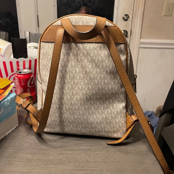 Cream and tan medium Michael Kors Bookbag with matching card holder ID wallet - Picture 3 of 3